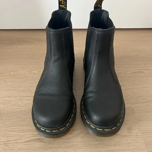 Black Leather DR. DOC MARTENS Chelsea Boots size 37 6 MARTEN bootie ankle - Picture 3 of 5